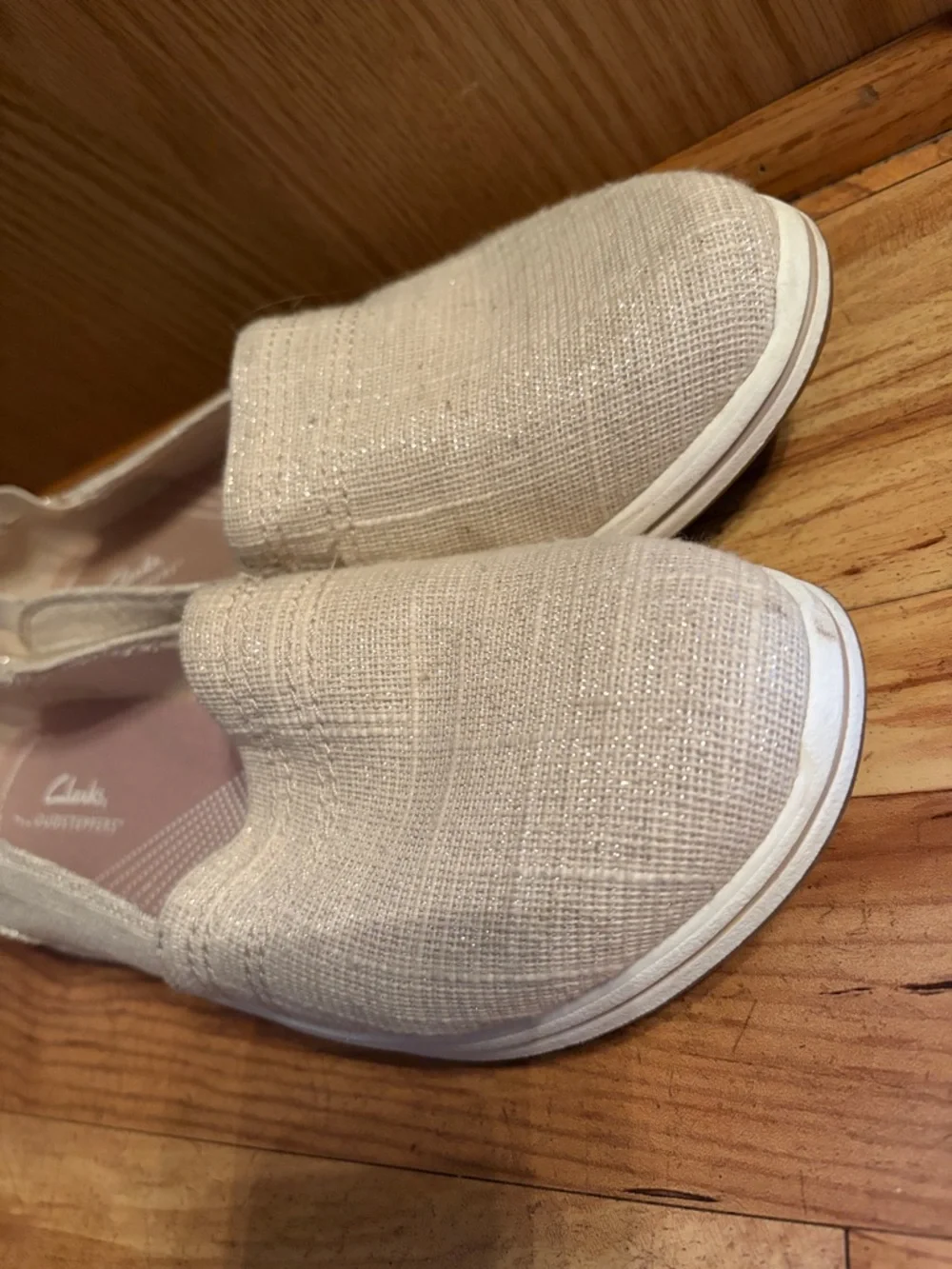 Clarks Cloudsteppers vegan slip on metallic linen sneakers flats Size 9-1/2 EUC